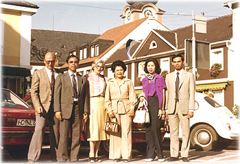 OldPhoto140_350.jpg (38645 bytes)